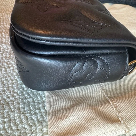 Louis Vuitton Bubblegram Black Clutch with Gold Chain - Picture 5 of 9